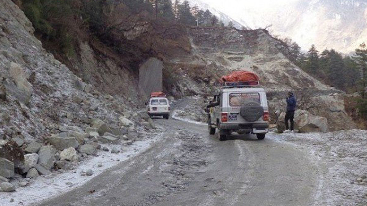 Landslips obstruct Beni-Jomsom road