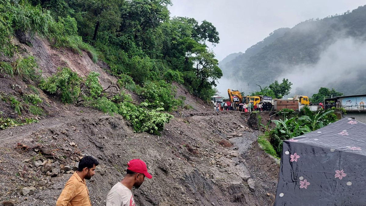 Traffic disrupted in the Palpa-Butwal road section