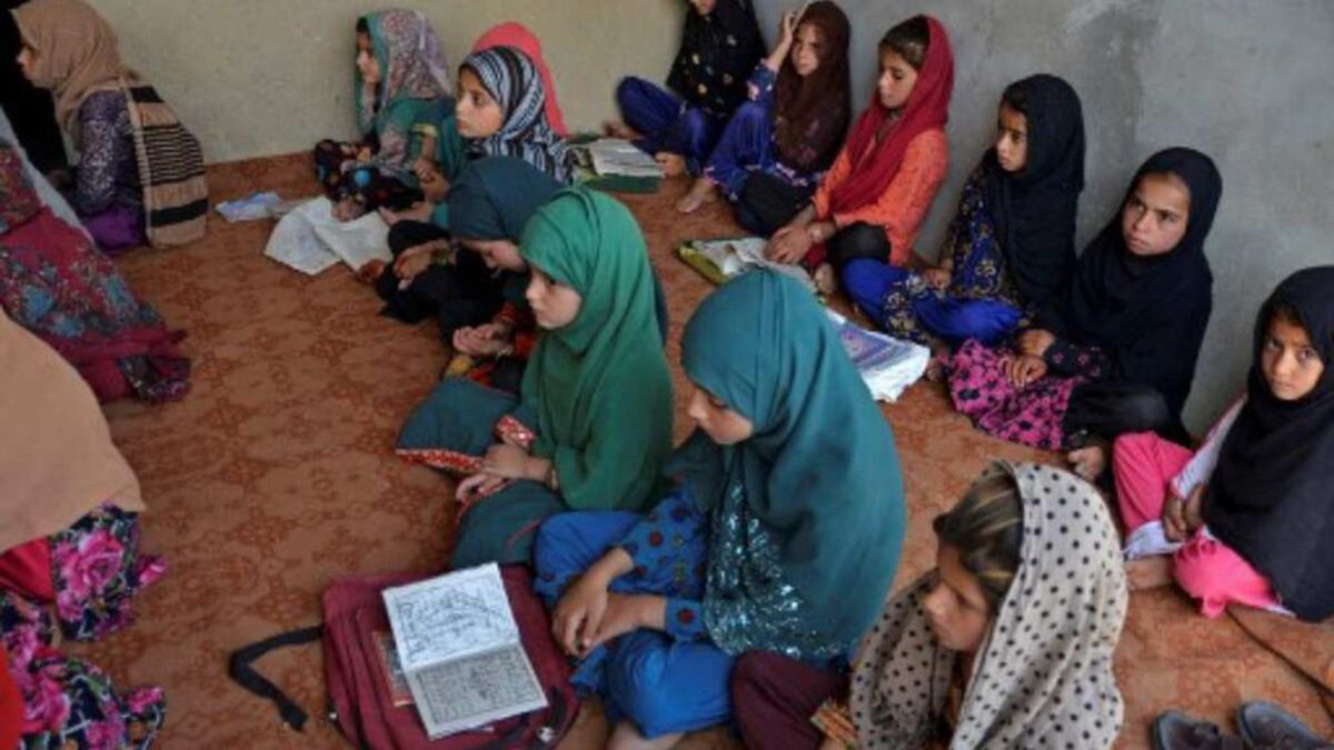 400 private schools closed in Afghanistan