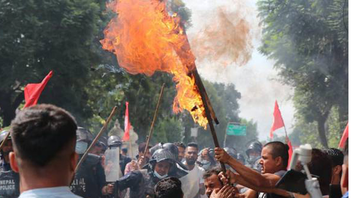 NSU cadres burn effigy of President Bhandari