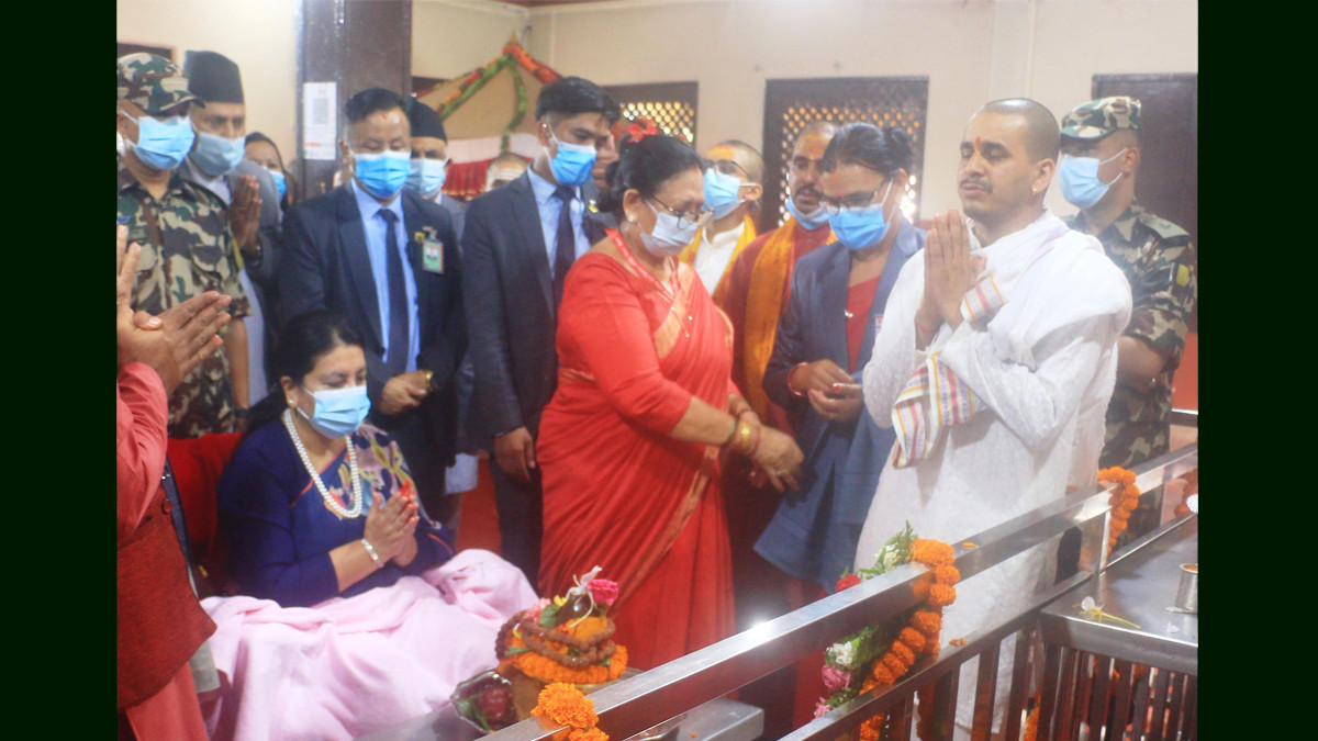 President Bhandari offers worship at Bindhyabasini Temple