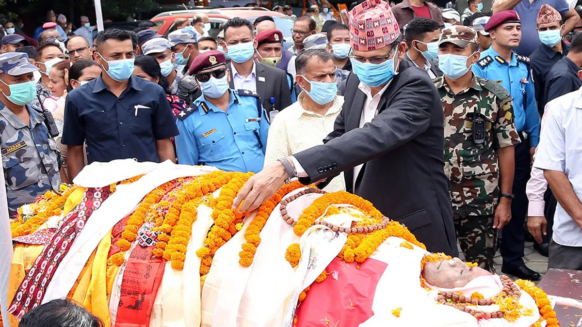 Top leaders of various political parties pay tributes to Giri