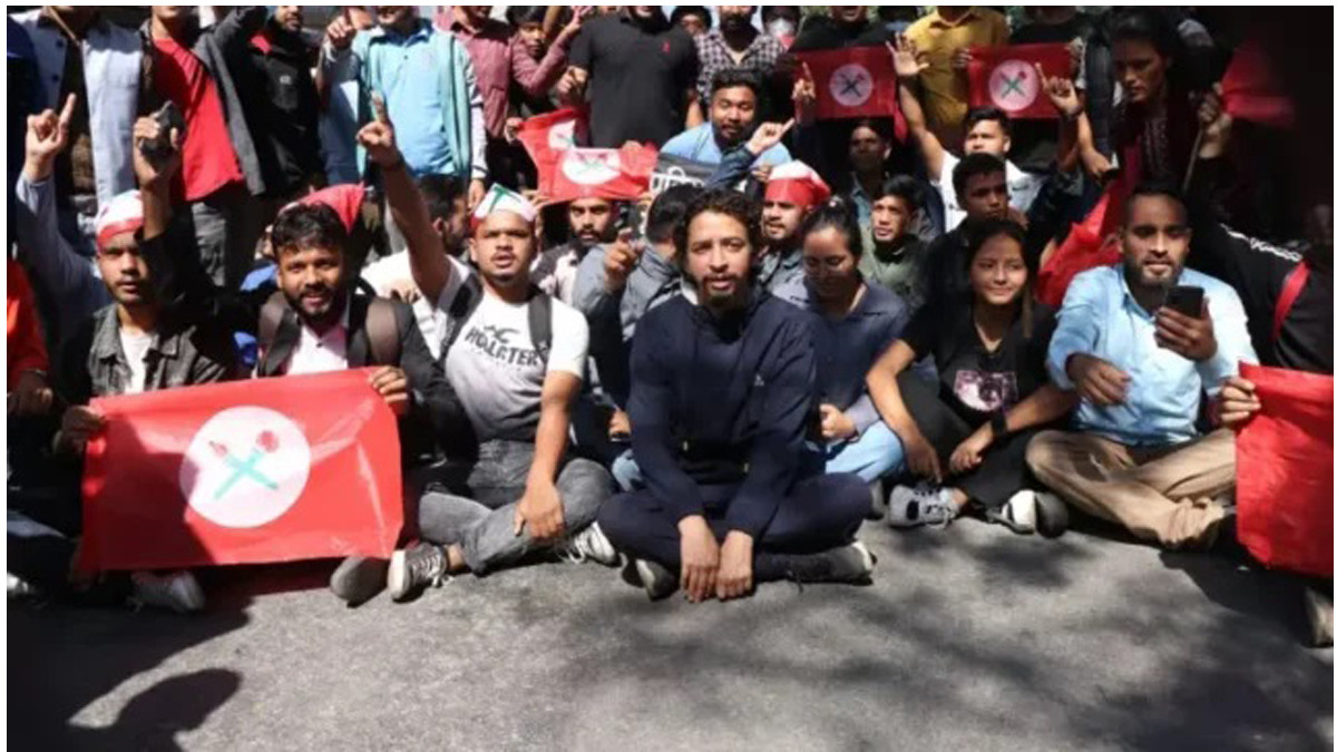 Student Unions close to ruling parties protested against President