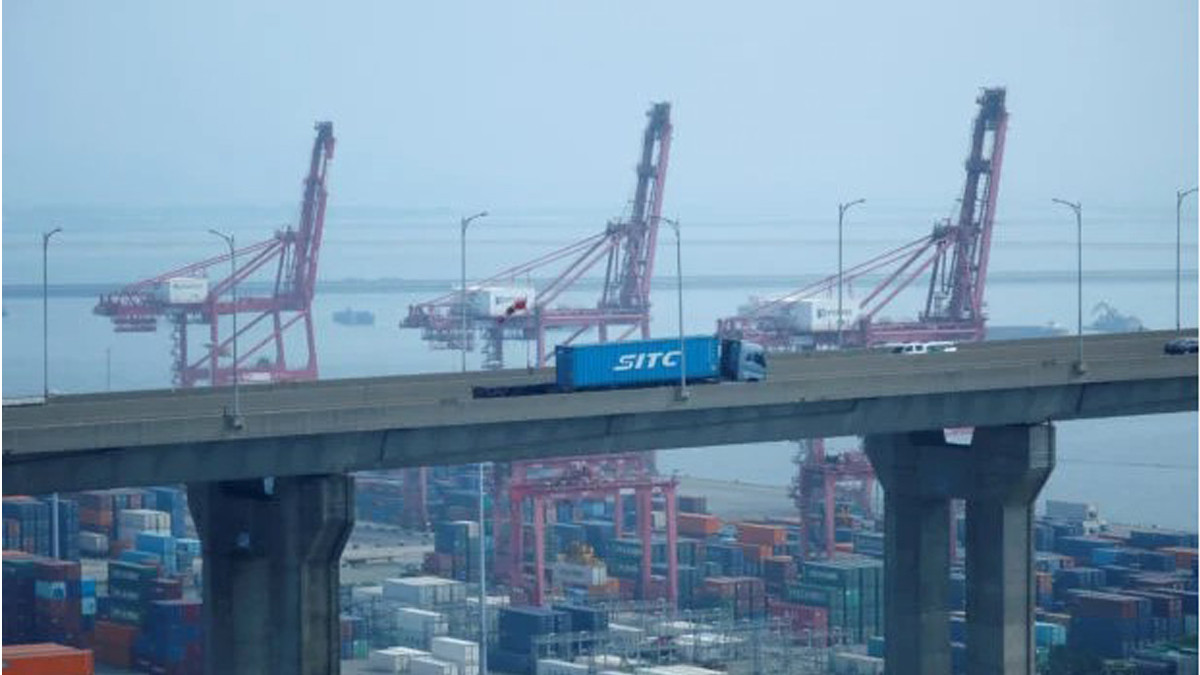 South Korea's trade deficit hits record high in August