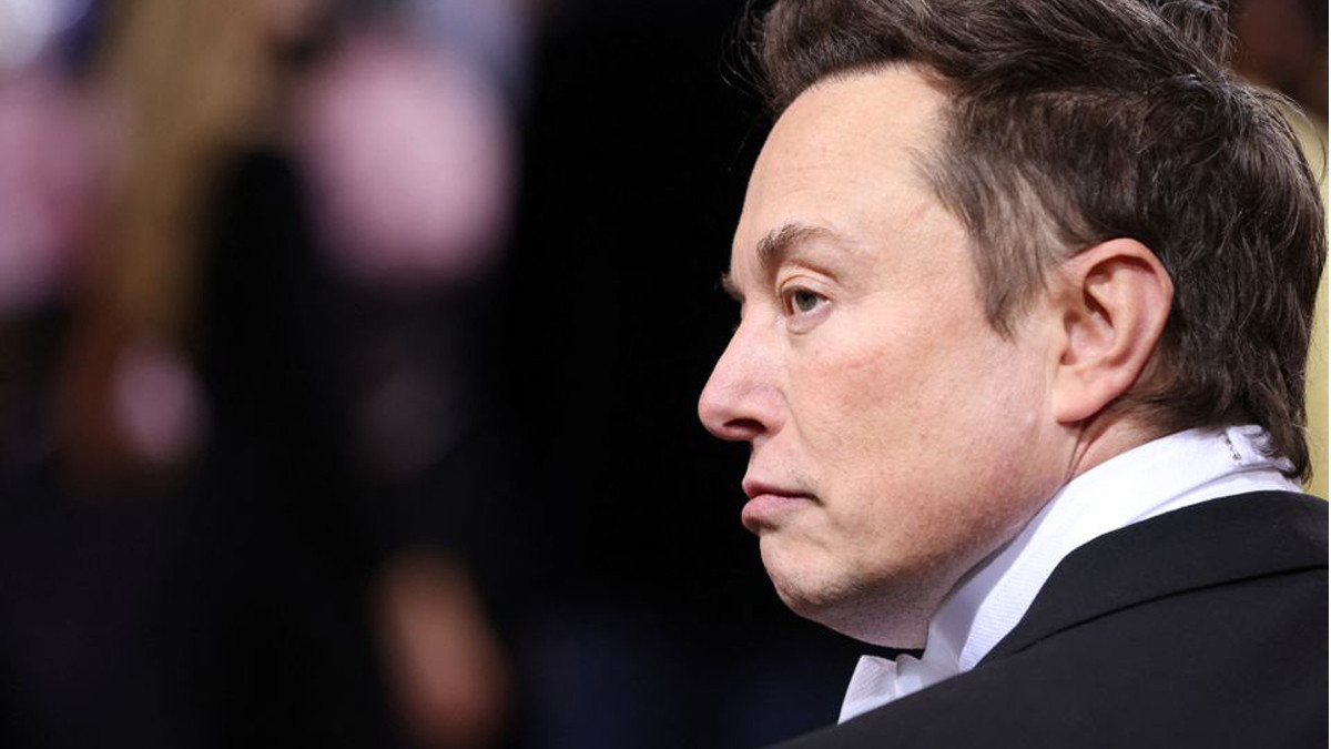 Is Elon Musk really buying Manchester United?