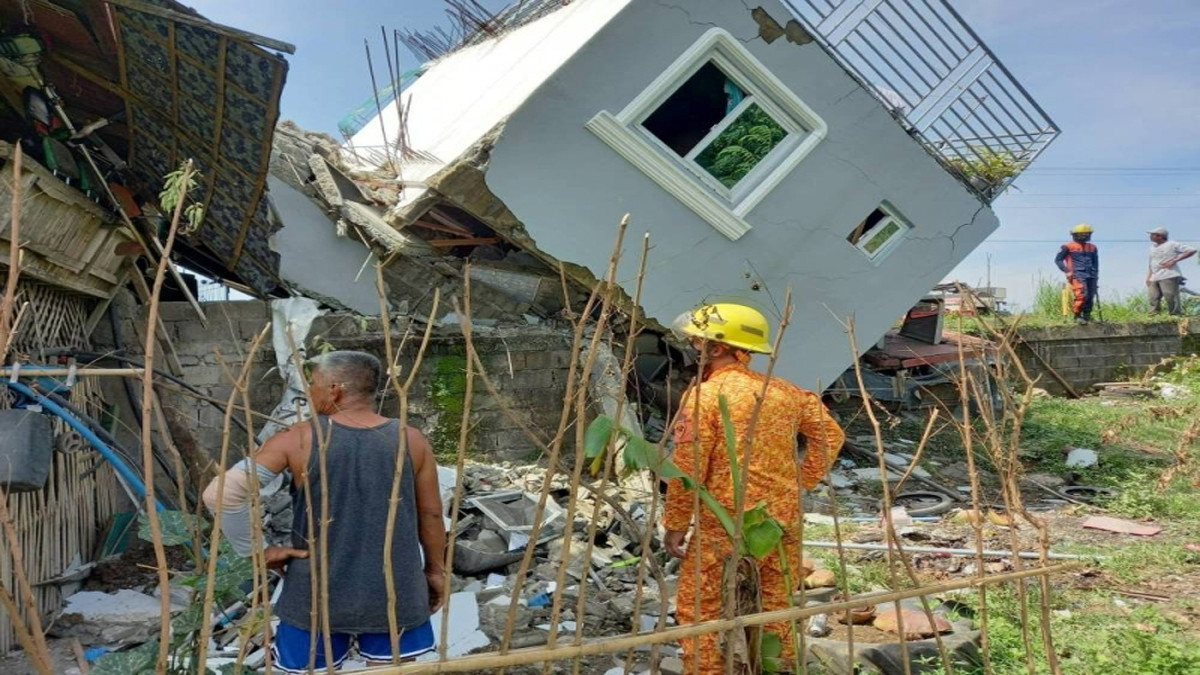 Powerful 7.1 earthquake strikes Philippines; at least 4 dead