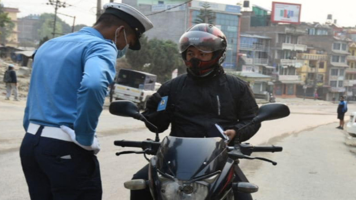 Action against 2,702 people for violating traffic rules in Valley