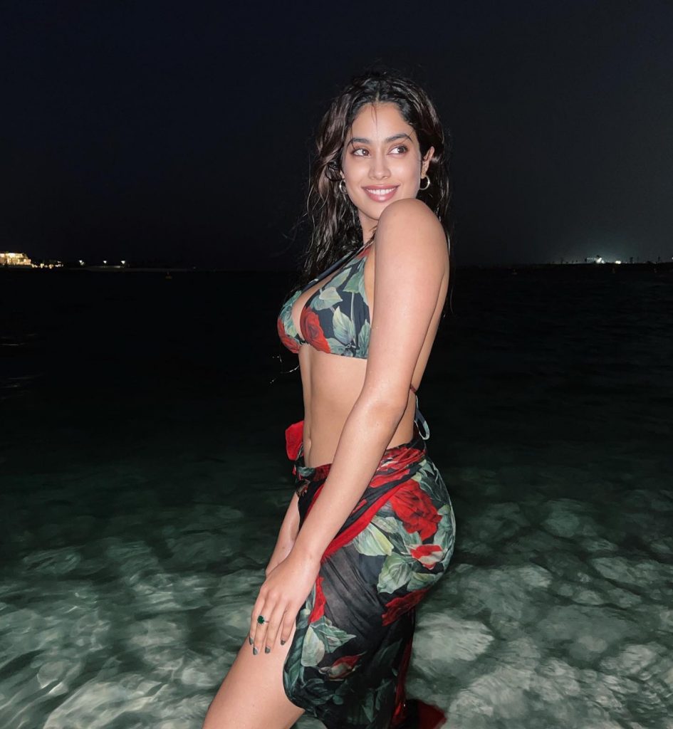 Smouldering Hot Looks Of Janhvi Kapoor Epardafas