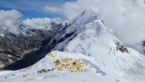 Massive avalanche in Manaslu mountain , 1 Pakistani and 5 Nepali climbers injured