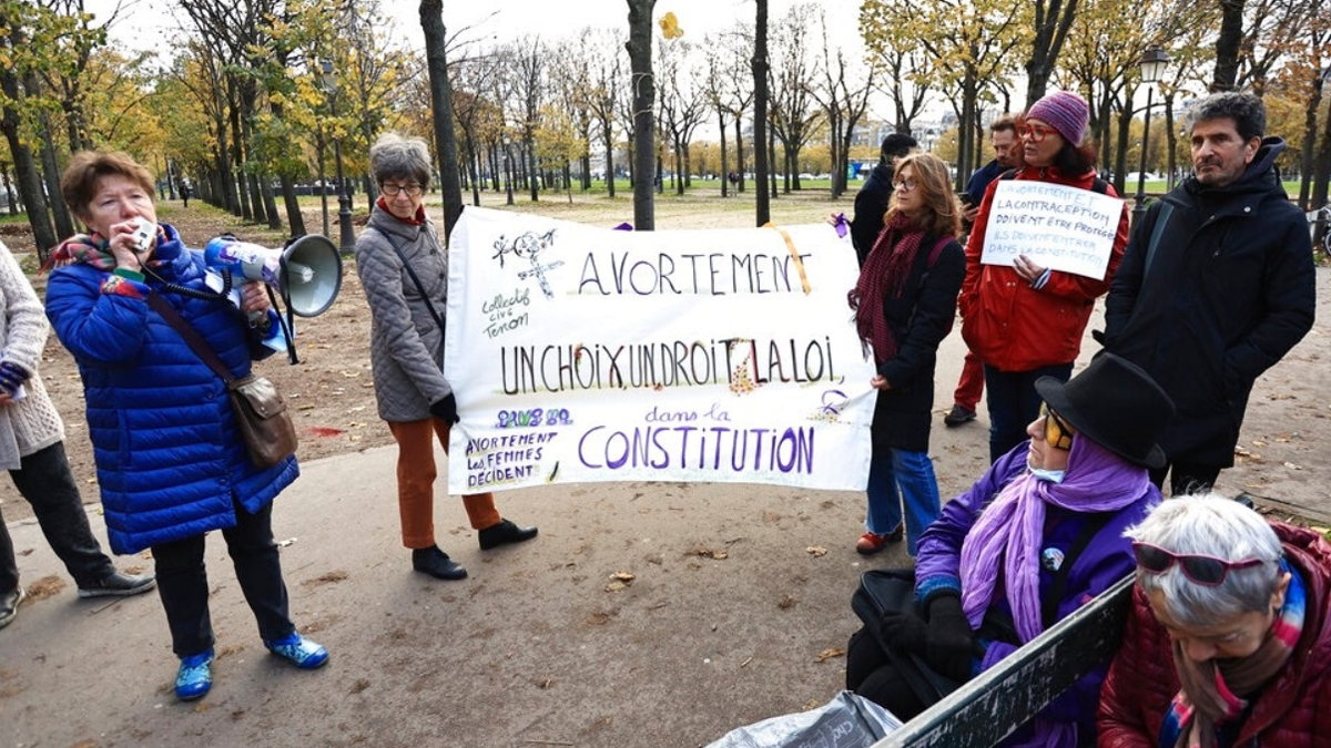 France takes first step to add abortion right to constitution