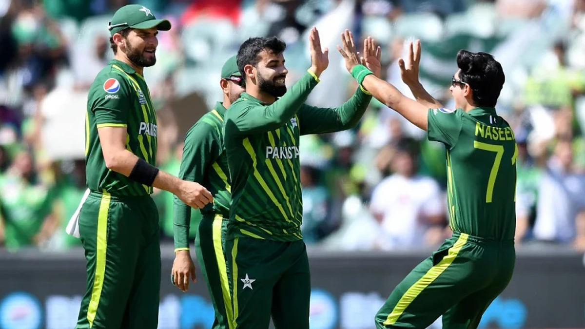 Pakistan enters semis by beating Bangladesh by 5 wickets