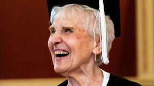 71 years after starting college, a 90-year-old woman is graduating