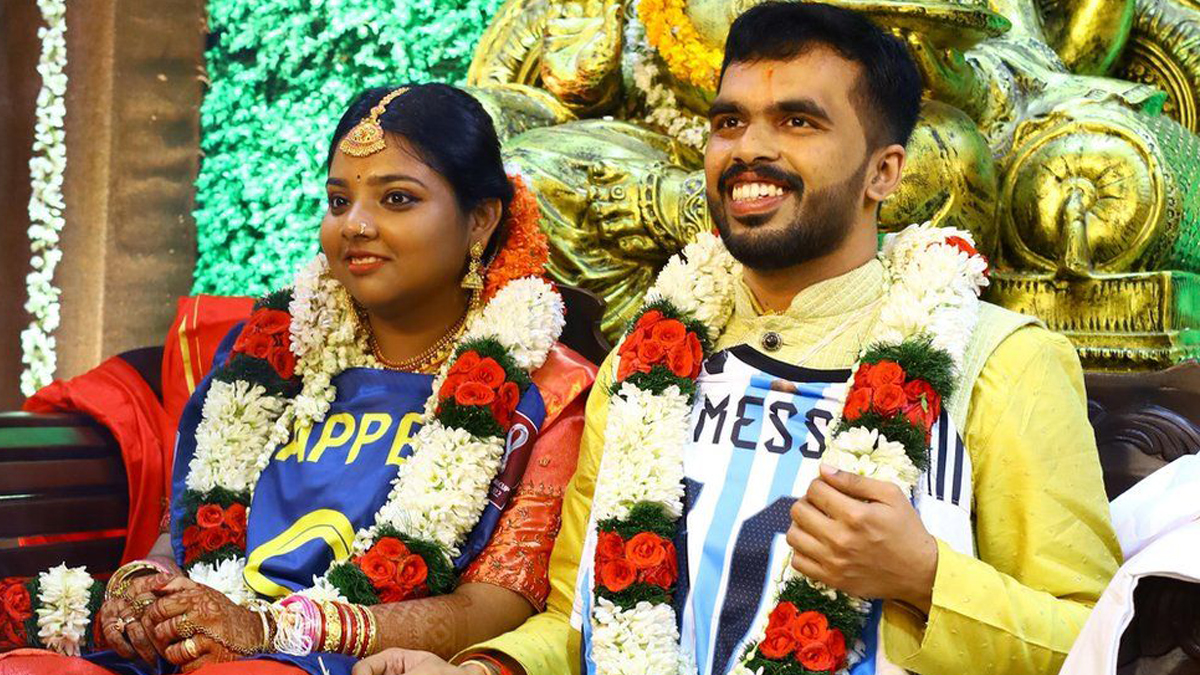 India couple wed in France, Argentina football shirts