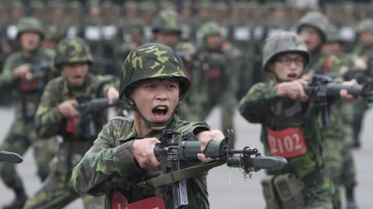 Taiwan extends compulsory military service to 1 year