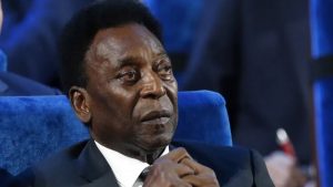 Pelé being treated for respiratory infection