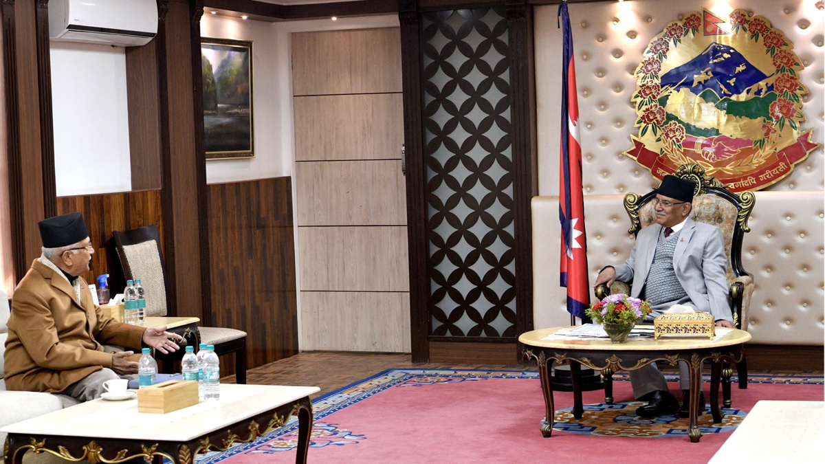 Chair Oli meets PM Dahal at the PM’s official residence