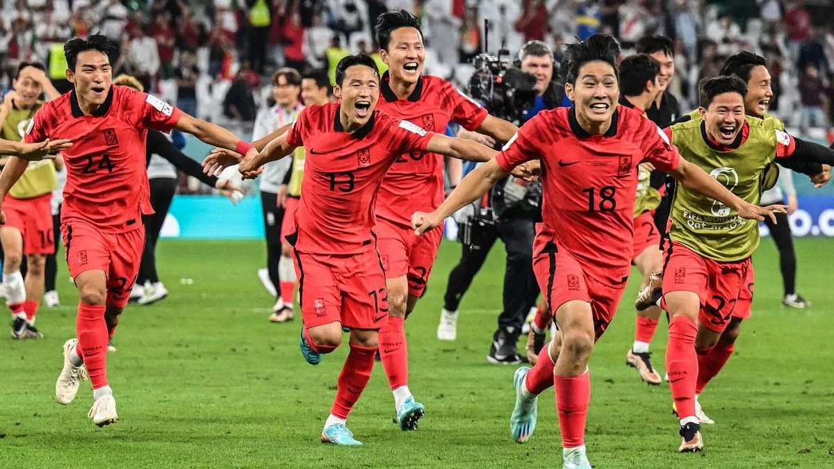 South Korea stun Portugal 2-1, secure last 16 spot