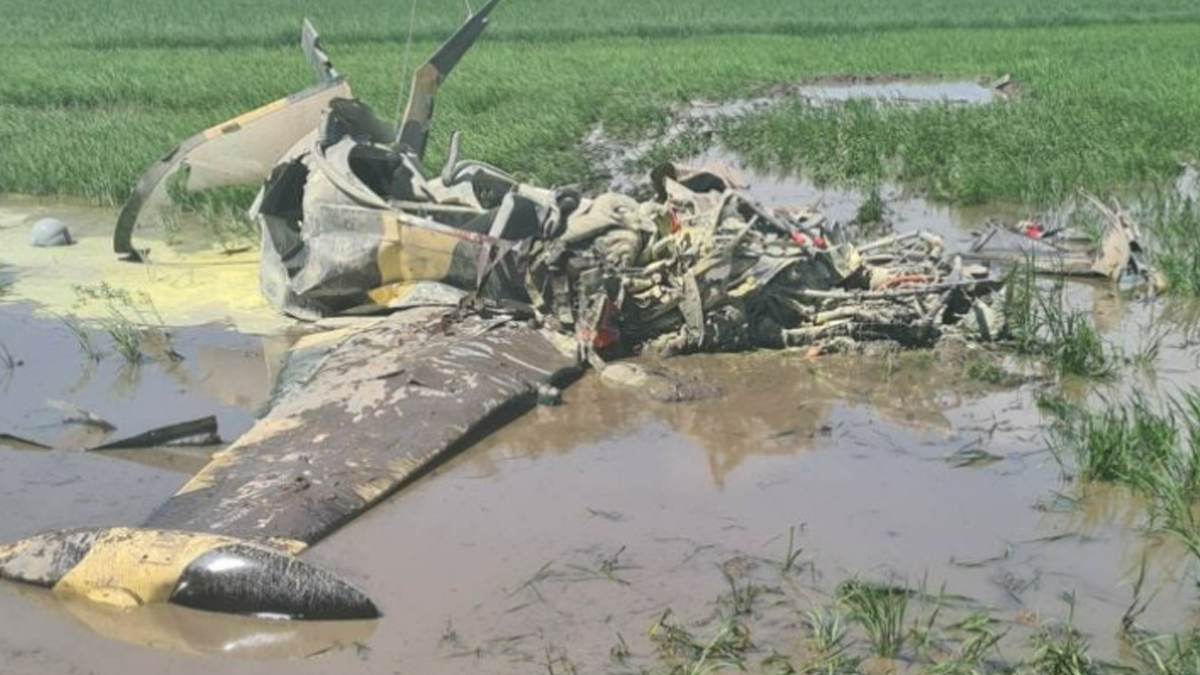 Philippine Air Force plane crashes in Philippines, 2 dead