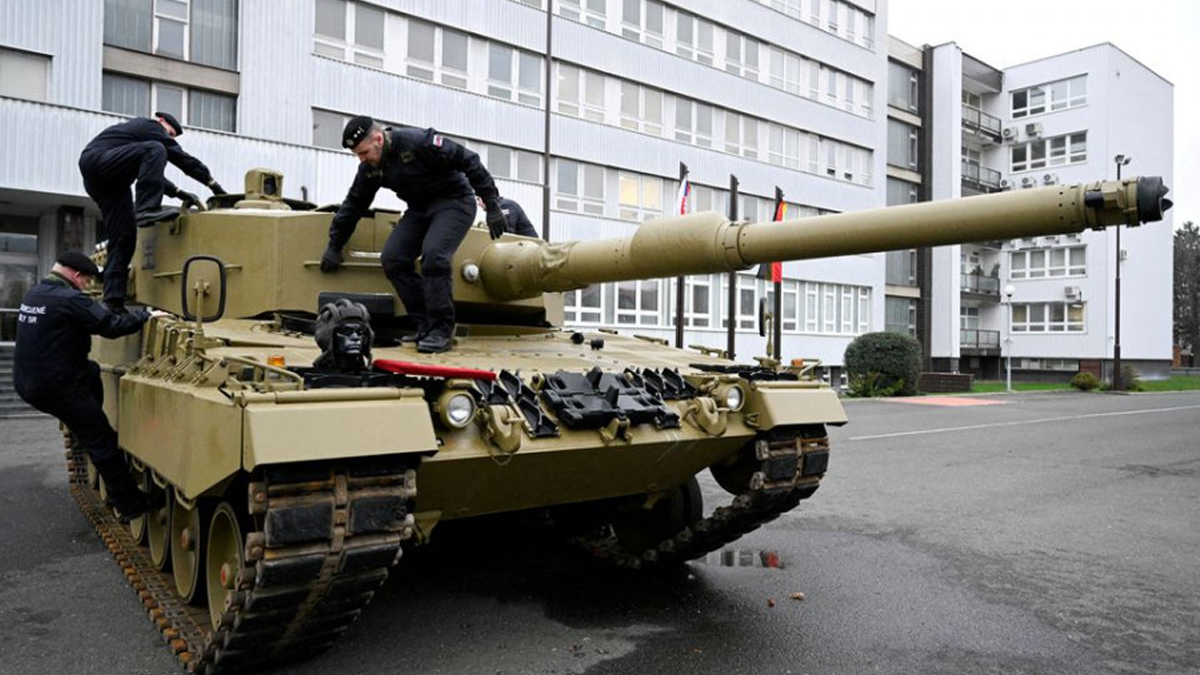 UK says it still wants Ukraine to get German-made tanks