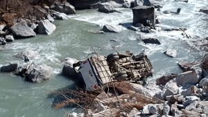 17 injured in bus accident in Mustang