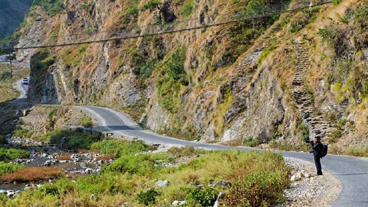 Transport resumes on Thankot-Chitlang road