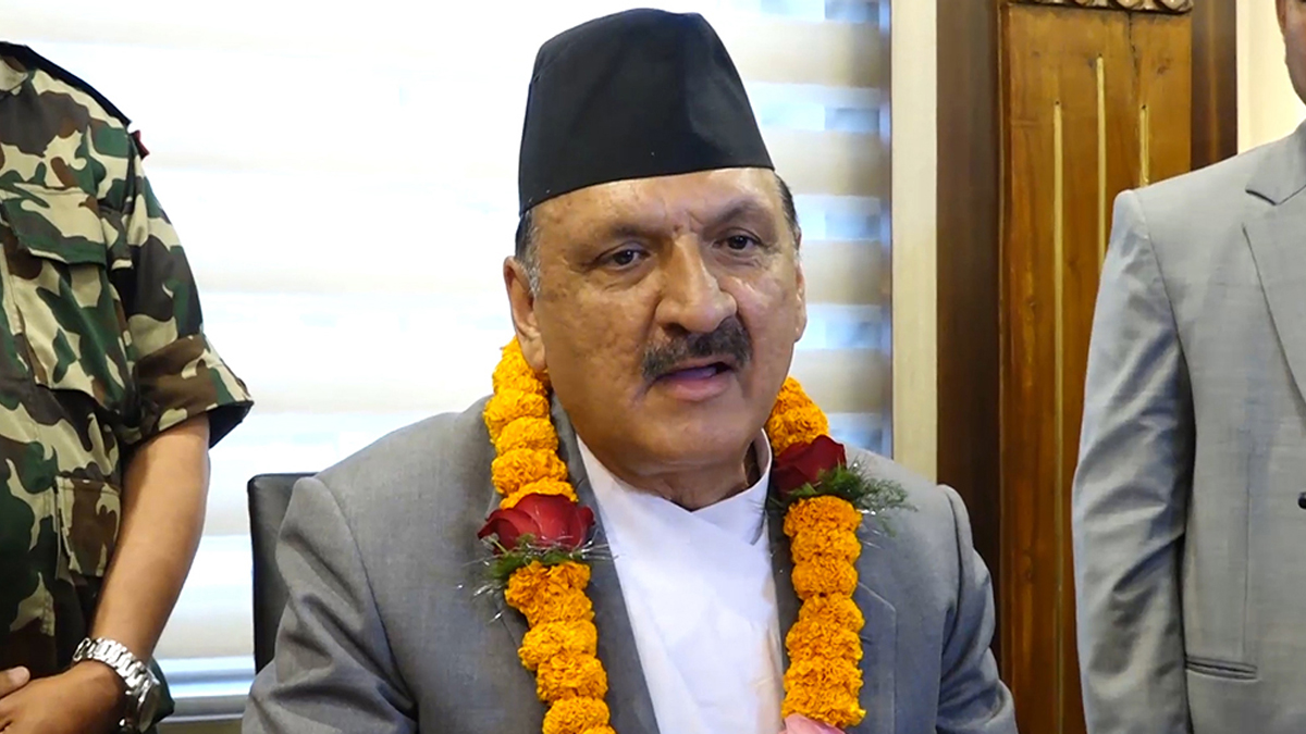 Minister Dr Mahat pledges to work for boosting up economic confidence