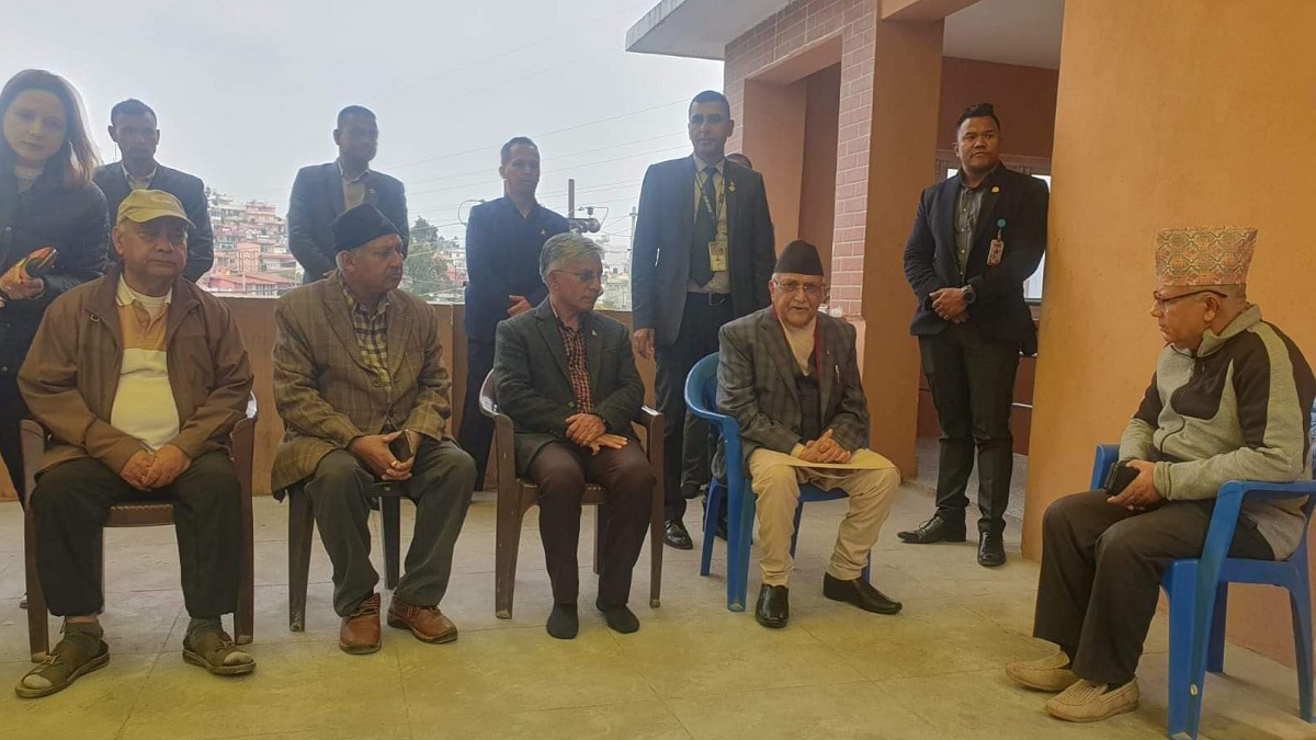 KP Oli meets Madhav Nepal, offers condolences over demise of his brother