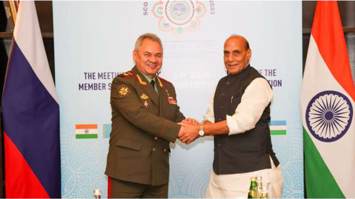 Indian Defence Minister discusses India’s ‘Make in India’ initiative with Russian Defence Minister