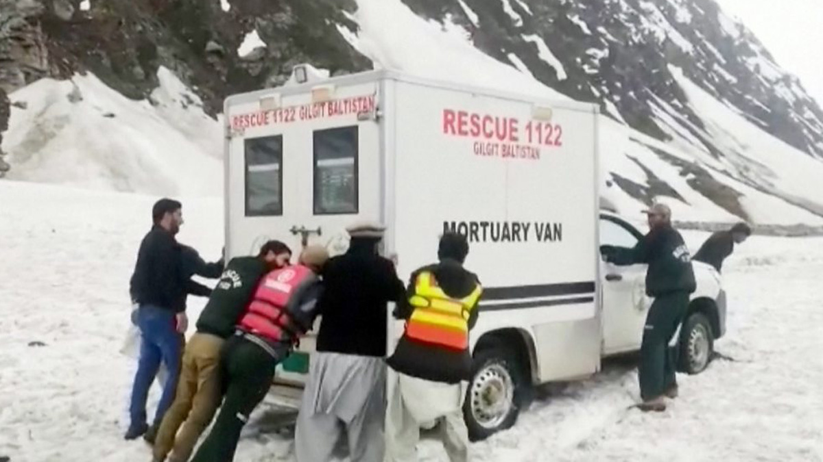Young boy among 11 dead in Pakistan avalanche