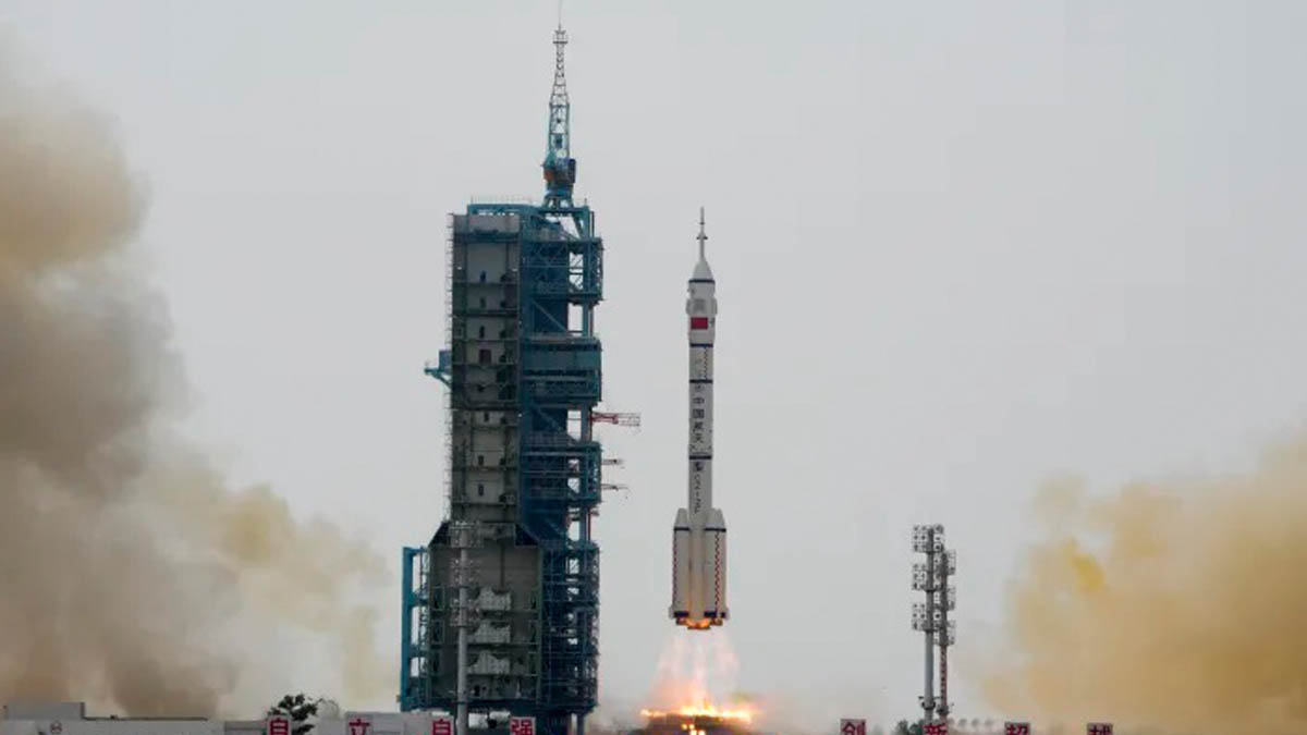 China launches new crew for space station, with eye to putting astronauts on moon before 2030