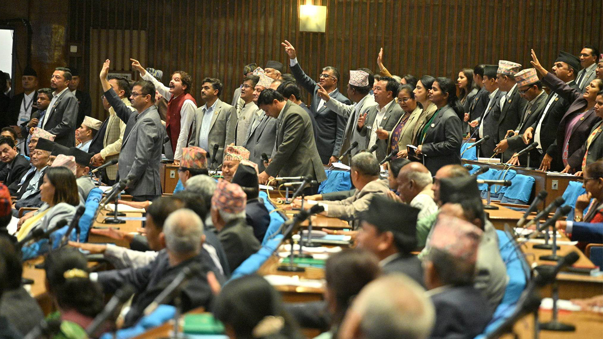 UML stages protest in HoR meeting