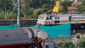 Trains resume service 51 hours after deadly India crash