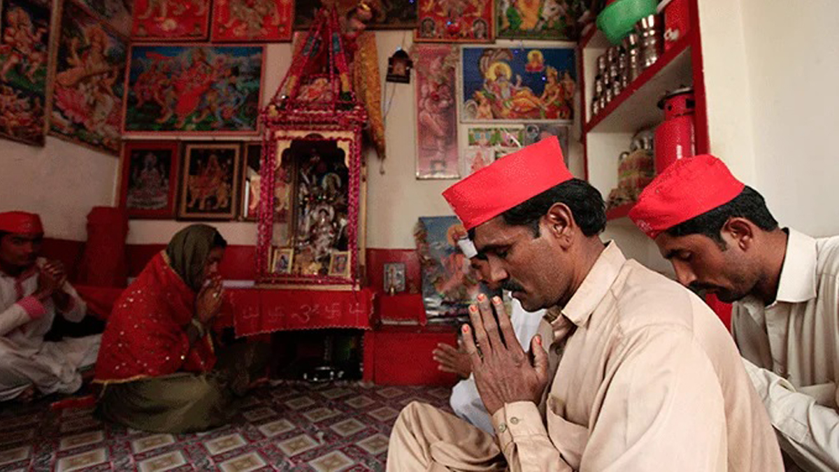 Sindh minister urges dacoits not to harm Hindu community