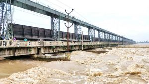 Truck plunges into Koshi Barrage