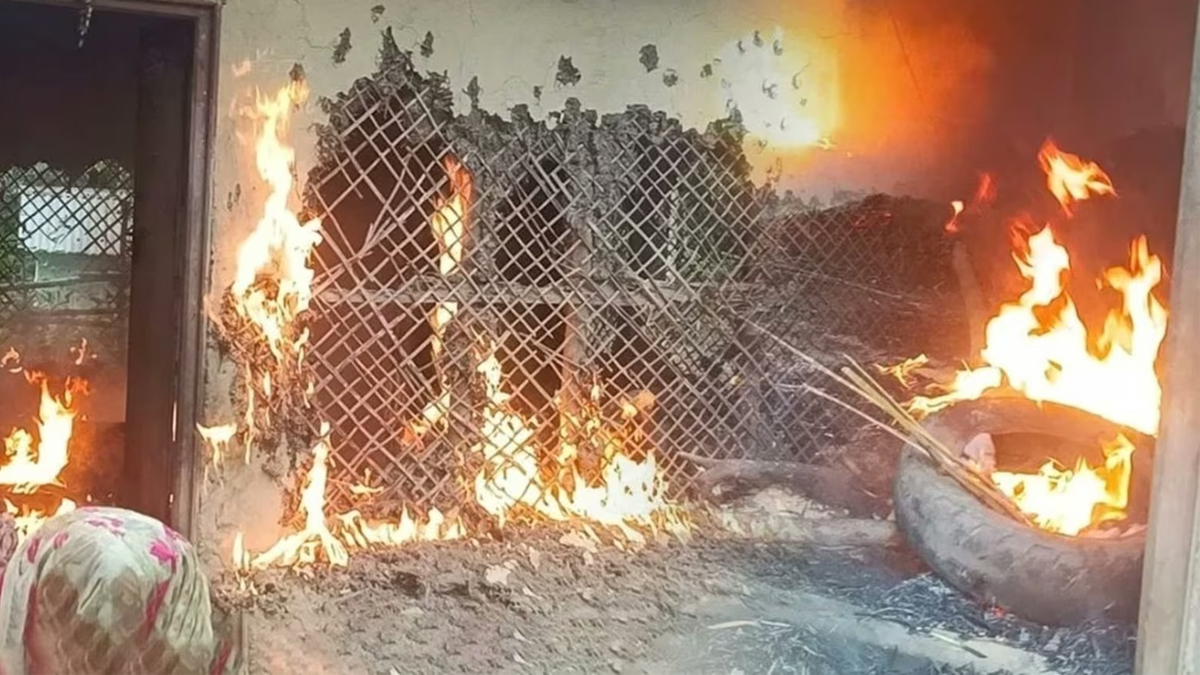 Indian women set fire to house of suspect as Manipur sex assault case  triggers outrage - epardafas.com