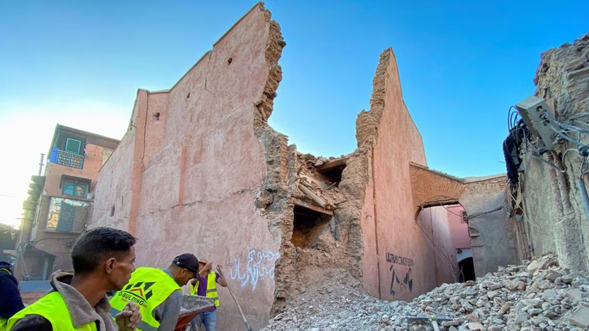 Moroccans sleep on streets after earthquake kills 2,000
