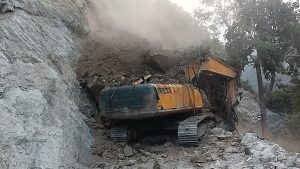 Dozer operator dies in rockslide