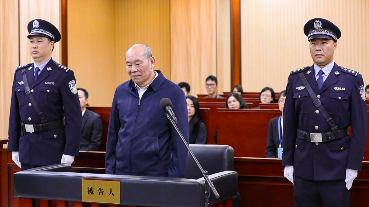 Former Chinese Bank Manager Receives Life Sentence for Corruption