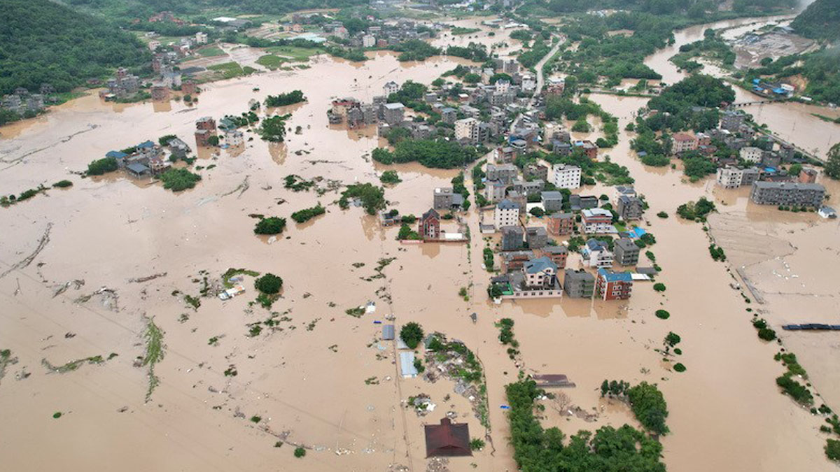 Death toll in south China flooding jumps to 38: state media
