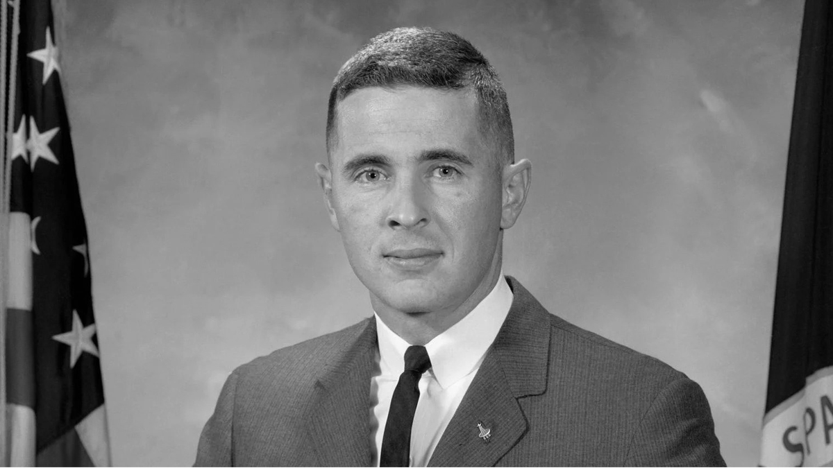 NASA Astronaut William Anders, Apollo 8 Crew Member, Dies in Plane ...