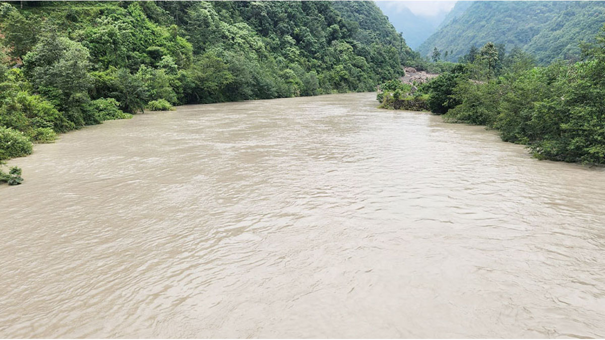 Flood in Sinsawa River Blocks Tamor River, Causes Widespread Damage in Taplejung